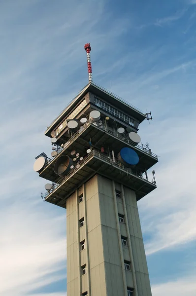 Oude telecommunicatie toren — Stockfoto