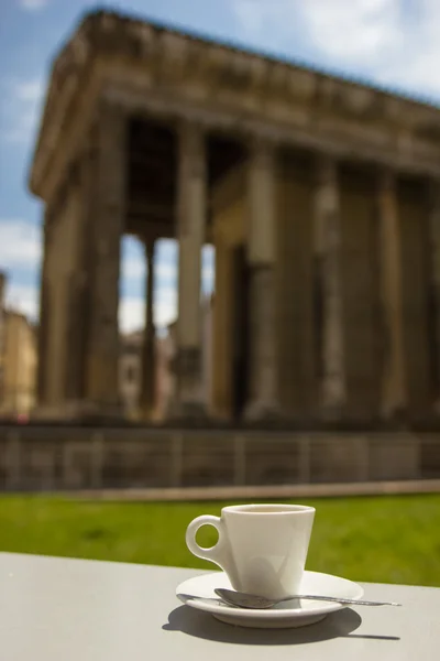 Πίνοντας τσάι ή καφέ στο café στη Ρώμη στην Ιταλία Royalty Free Φωτογραφίες Αρχείου