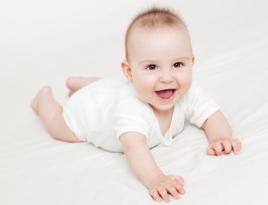 gülümseyen şirin bebek