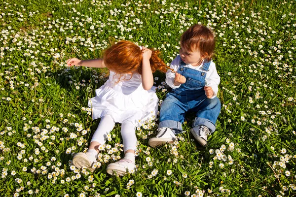 Fratello e sorella — Foto Stock