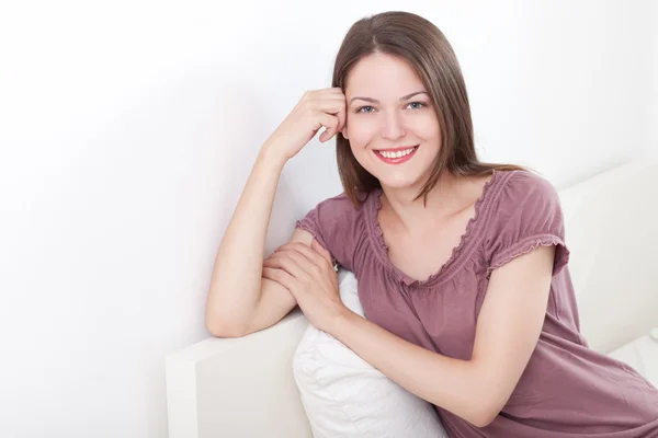 Chica en la almohada — Foto de Stock