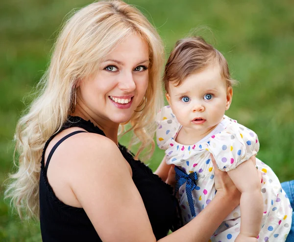 Mother and daughter — Stock Photo, Image