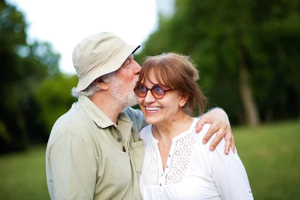 Seniorenpaar verliefd — Stockfoto
