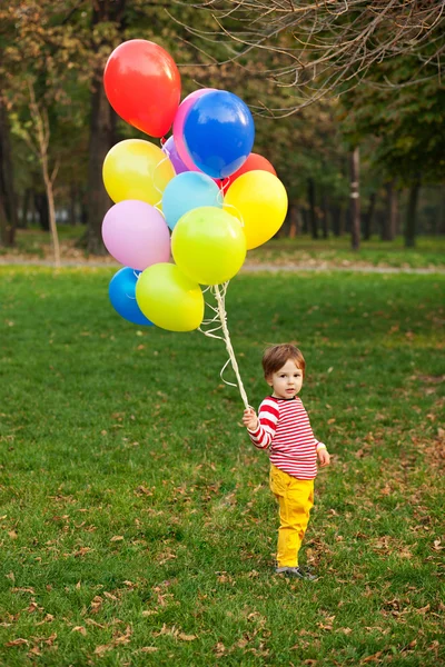 Αγόρι με μπαλόνια — Φωτογραφία Αρχείου