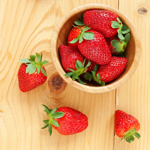 Fresh strawberries in bowl — Stock Photo, Image