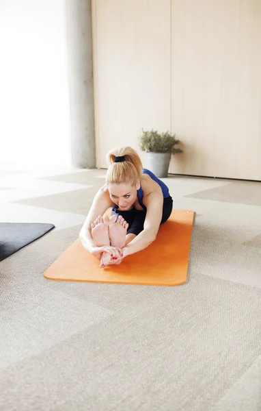 Lezione di yoga — Foto Stock