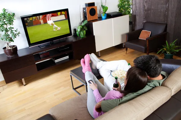 Couple watching sport — Stock Photo, Image