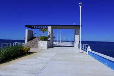 Campeche şehrinin sahil şeridi boyunca uzanan bir gezinti alanı.