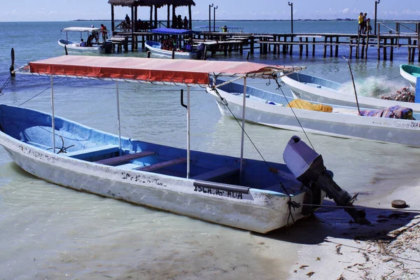 Barco Pesca Passeio Para Dar Uma Volta Mar Encalhado Praia — Fotografia de Stock