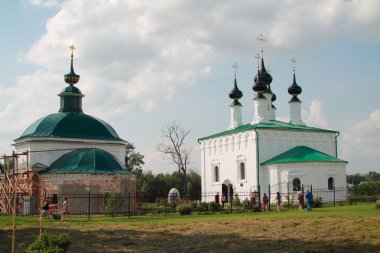 Tapınak vhodoierusalimskaya suzdal, vladimir bölgesi belediyesinde bucak. sol sıcak nikolsky (piatnitski), sağ - soğuk vhodoierusalimskaya.