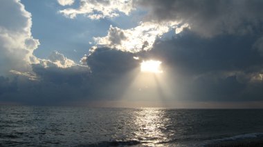 daha önce denizde bir gök gürültüsü-fırtına