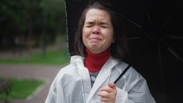 Devastated Little Woman Crying Out Loud Standing City Park Umbrella — Stock Video