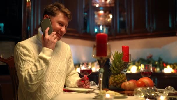 Laughing Man Talking Phone Sitting Table Romantic Dinner Kitchen Home — Vídeo de stock