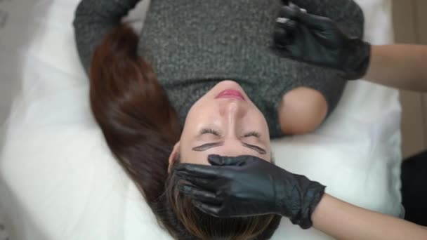Top View Young Woman Lying Beauty Salon Professional Beautician Shaping — Stock video