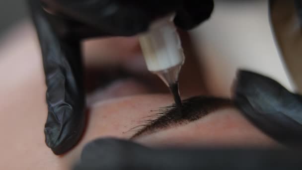 Microblading Pen Injecting Ink Facial Skin Close Closeup Caucasian Client — Vídeo de Stock