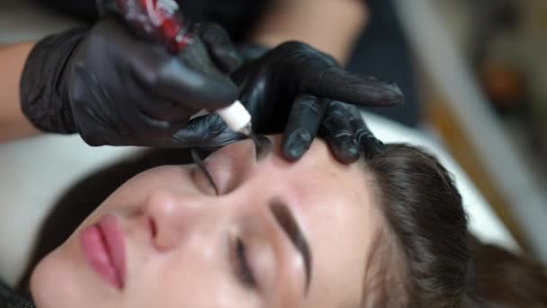 Face Young Gorgeous Woman Beautician Hands Tattooing Second Eyebrow Microblading — Stockvideo