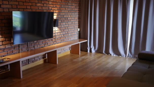 Big Modern Set Hanging Brick Wall Comfortable Couch Hotel Room — Vídeos de Stock