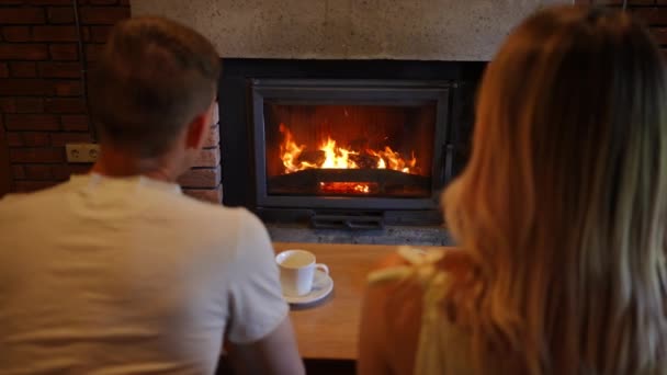 Fire Burning Fireplace Young Blurred Couple Admiring Flame Slow Motion — стоковое видео