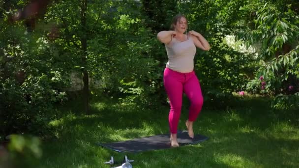 Barefoot Size Woman Running Circles Summer Garden Smiling Wide Shot — Stok Video