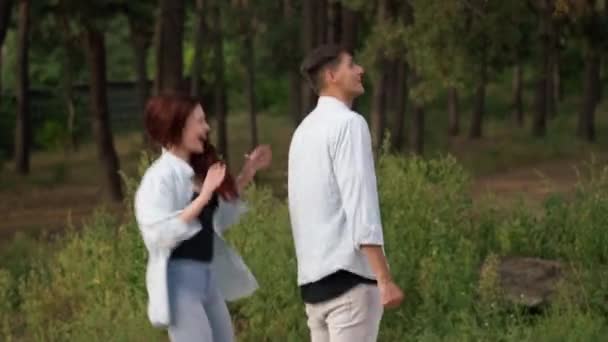 Side View Cheerful Man Woman Jumping Running Leaving Background Forest — Wideo stockowe