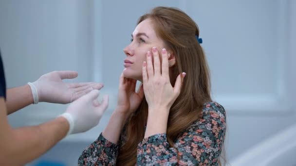 Caucasian Woman Touching Face Talking Unrecognizable Plastic Surgeon Explaining Facelift — Vídeos de Stock