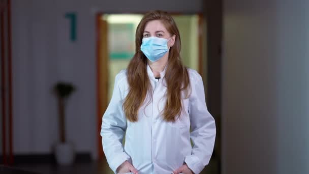 Medium Shot Caucasian Female Doctor Uniform Taking Coronavirus Face Mask — Stockvideo