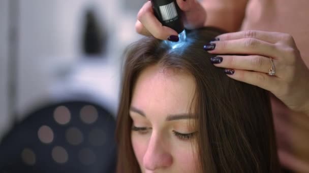 Close Expert Trichologist Examining Brunette Long Hair Client Trichoscope Caucasian — Stockvideo
