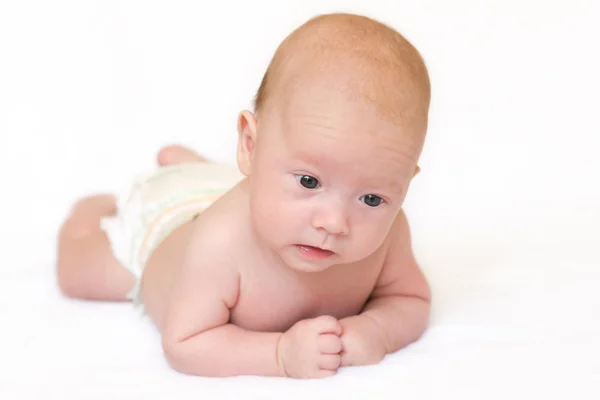 3 månader gammal baby på vit bakgrund — Stockfoto