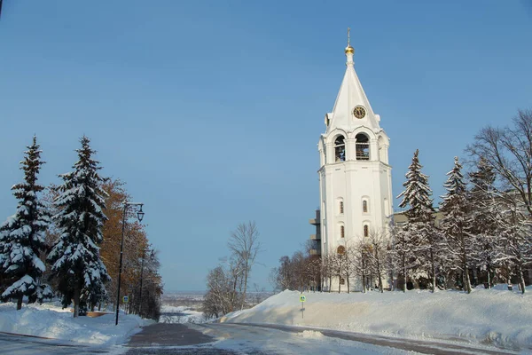 Kremlin Deki Çan Kulesi Spaso Preobrazhenskiy Nizhniy Nozgorod Karlı Ağaçlar — Stok fotoğraf