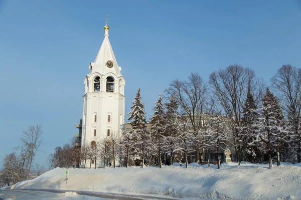 Bell Tower Spaso Preobrazhenskiy Kreml Nizhniy Nozgorod Vinterlandskap Med Snöiga — Stockfoto