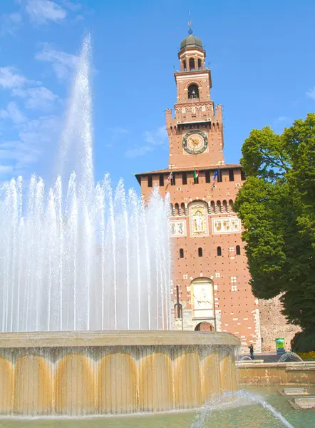 Vista do castelo de Sforza, Milão — Fotografia de Stock