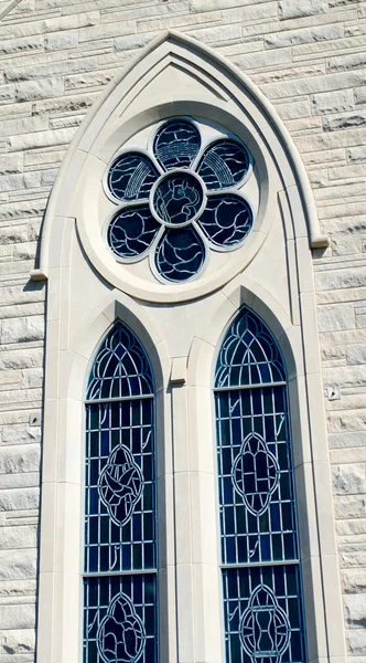 Schönes Kirchenfenster — Stockfoto