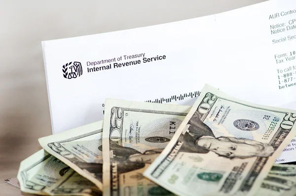 Paying taxes — Stock Photo, Image