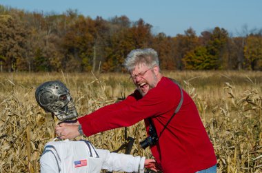 Man vs uzaylı uzay adamı
