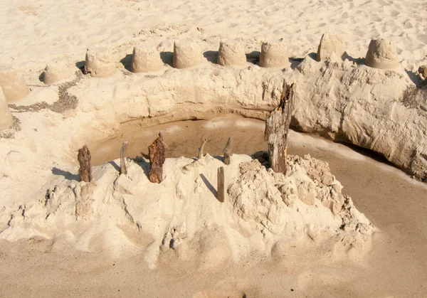 Castelo de areia na praia — Fotografia de Stock