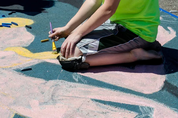 Creating  street art outdoors — Stock Photo, Image