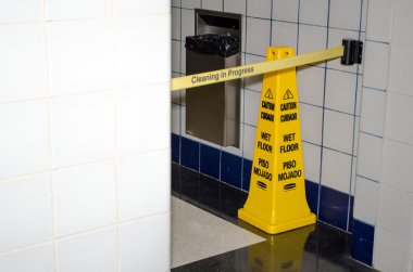Havaalanı tuvaleti temizlemek için kapalı