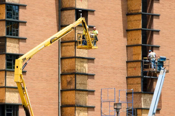 Bauarbeiter an einer Universität — Stockfoto