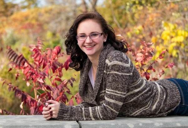 Smiling Teen posing on a ledge — Stock Photo, Image