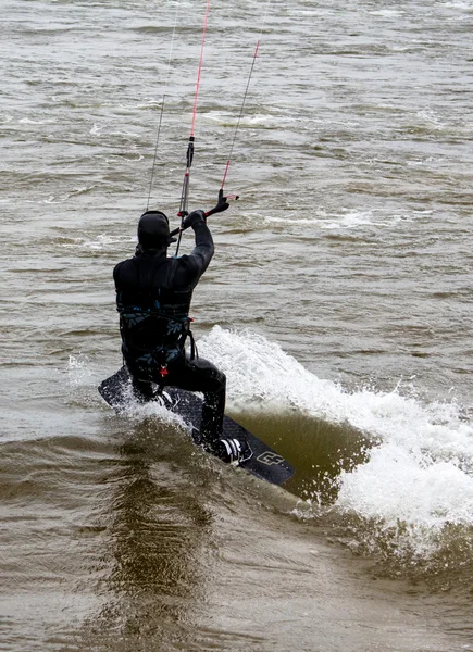 Kite board atleta decola — Fotografia de Stock