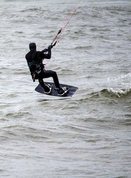 Kiteboarder lotu — Zdjęcie stockowe