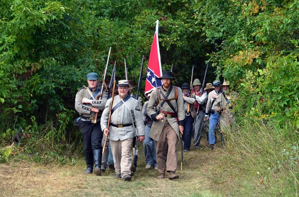 Confederate  troops on the march — Stock Photo, Image