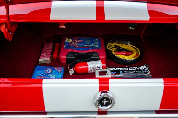 Kit de emergencia en mustang — Foto de Stock