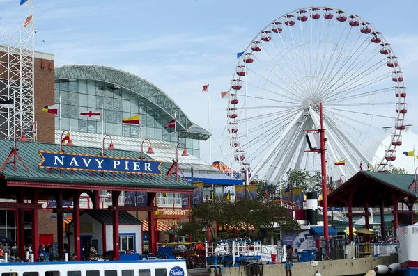 navy pier at eğlenceli chicago ABD