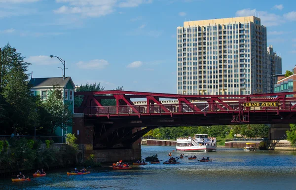 Korzystających z chicago river — Zdjęcie stockowe