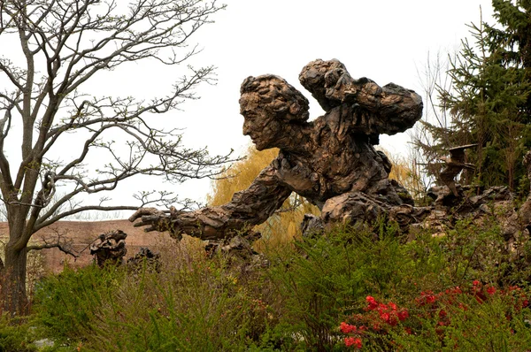 Garden statue of Linnaeus in the chicago botanical gardens — Stock Photo, Image