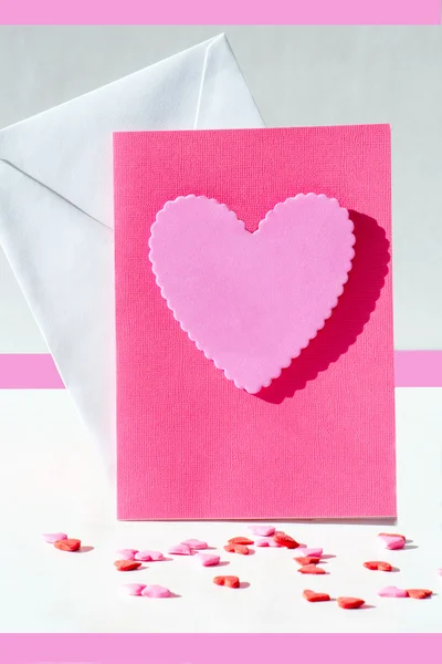 Tarjeta de San Valentín o romántica con corazones rosas — Foto de Stock