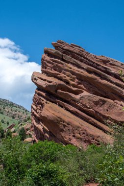 Kırmızı kum taşı oluşumları, Morrison Colorado 'da bulunan bu güzel Colorado parkında doğal heykeller oluşturur.