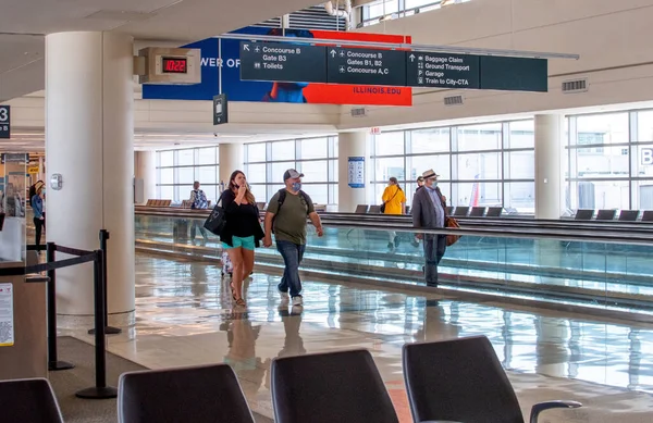 Midway Airport Chicago Usa June 2021 Travelers Masks Walk Somewhat — Stock Photo, Image