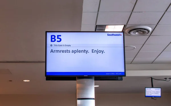 Midway Airport Chicago Usa June 2021 Sign Airport Southwest Airlines — Stock Photo, Image